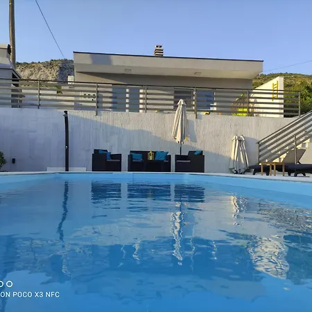 Ventula Villa Tugare